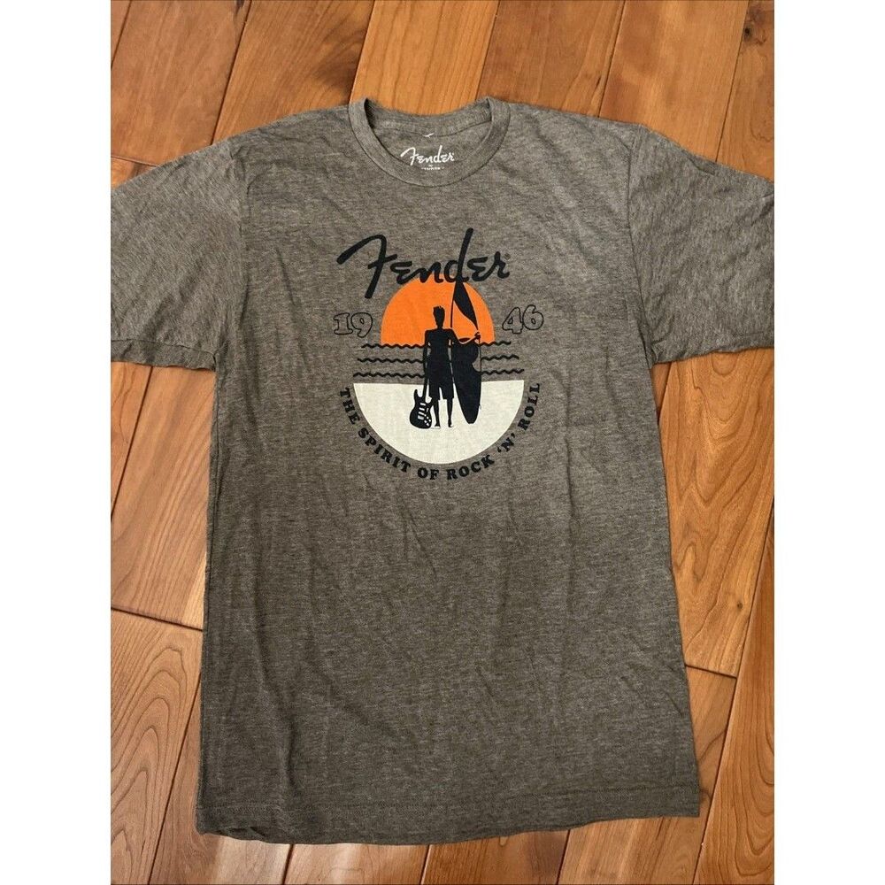 Fender Mens or Unisex Med Surfer Guitar Graphic T-Shirt. New with tags.